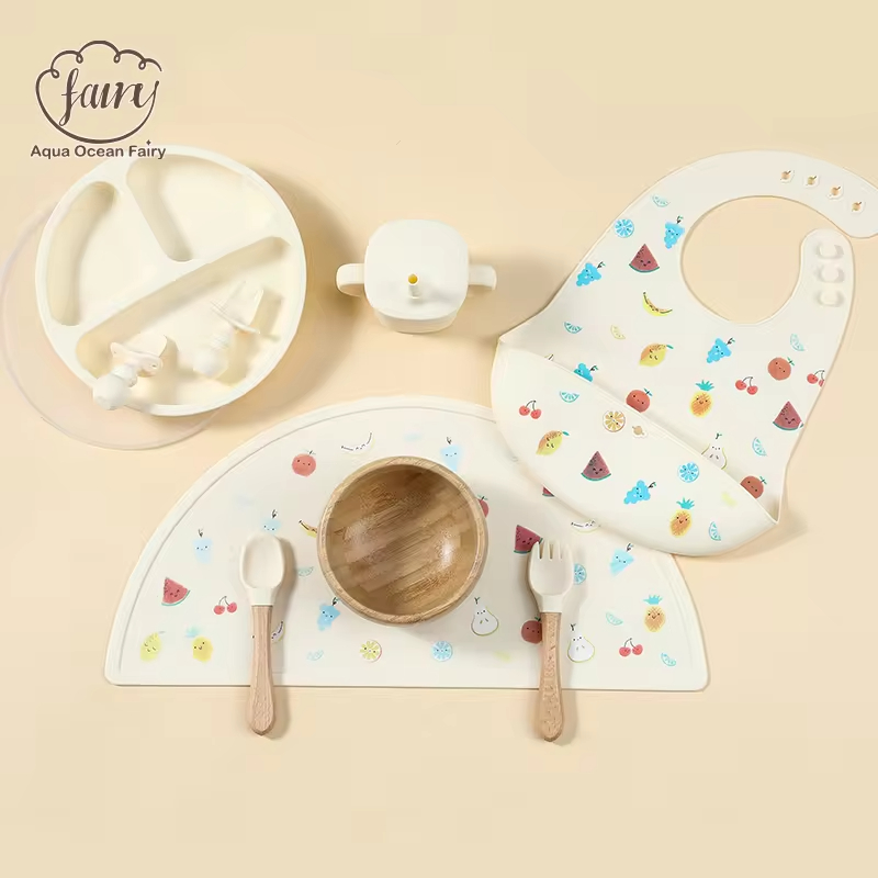 Bavoirs en silicone avec ventouse pour bébé, assiette et cuillère pour le repas des enfants, coffret cadeau